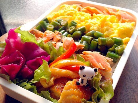 華やかな鮭の三色弁当 おかずも同時調理で時短弁当 レシピ 作り方 By 小みかん 楽天レシピ